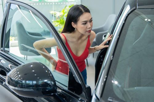 Chi 15 triệu đồng/tháng thuê ôtô điện để 'thử cho biết'
