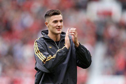 Khoảnh khắc Sesko chào sân Old Trafford