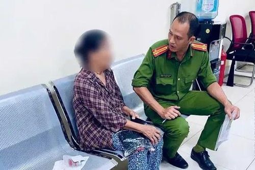 Tin lời 'công an giả', cụ bà 76 tuổi suýt mất 100 triệu đồng