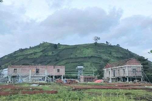Lý do nào khiến nhà rông tại núi lửa Chư Đăng Ya dừng thi công?
