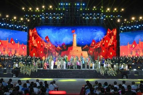 Chương trình chính luận nghệ thuật 'Dưới cờ vinh quang'