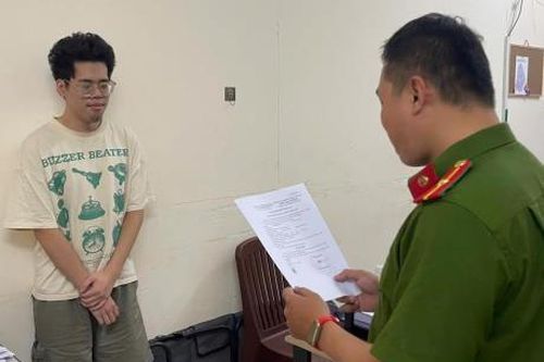 Túng tiền bán luôn đồ thuê