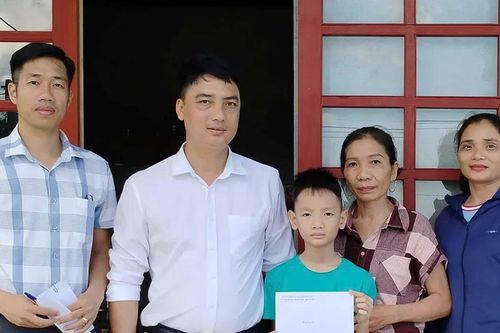 Trao 10,4 triệu đồng của bạn đọc Báo SGGP hỗ trợ đợt 3 hoàn cảnh khó khăn ở Hà Tĩnh