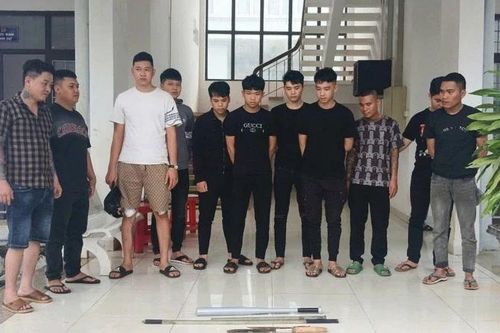Triệu tập nhóm đối tượng sử dụng hung khí gây náo loạn đêm khuya ở Gia Lai
