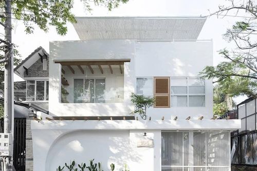 Ngôi nhà màu trắng giản dị, tinh khôi lạ thường giữa lòng đô thị