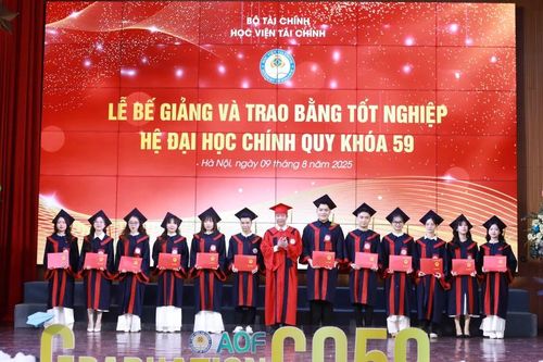 Lan tỏa thông điệp về đạo đức và sự chính trực tới tân cử nhân