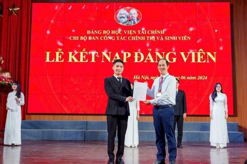 Thủ khoa Học viện Tài chính và hành trình nuôi dưỡng khát vọng, theo đuổi giấc mơ