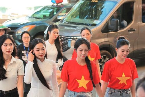 Dàn hoa hậu Việt Nam rạng rỡ 'làm nóng' trận Siêu Cúp Quốc gia 2024/25