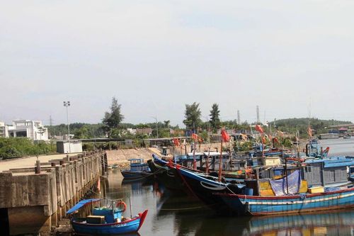 Cảng cá bỏ không, cửa biển bồi lấp khiến ngư dân Quảng Ngãi lao đao