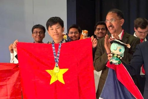 'Cú đúp' Huy chương Vàng Olympic Vật lý của nam sinh Nghệ An