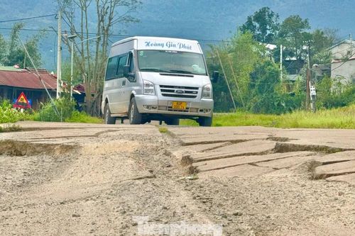 Nỗi lo sợ khi lưu thông trên tuyến huyết mạch ở vùng cao Quảng Ngãi