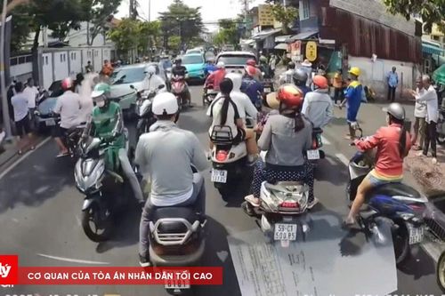 Công an vào cuộc vụ nhóm người đi ô tô đánh nhau giữa đường