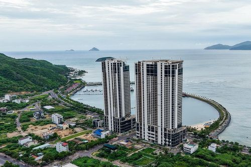 Siêu cao ốc nghìn tỷ 'trơ xương' bên bờ vịnh Nha Trang, ngân hàng 'mắc kẹt' vốn