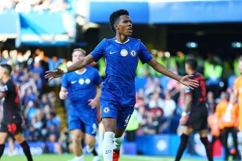 'Thần đồng' Estevao ghi bàn, Chelsea khiến đội bóng của Ten Hag ôm hận