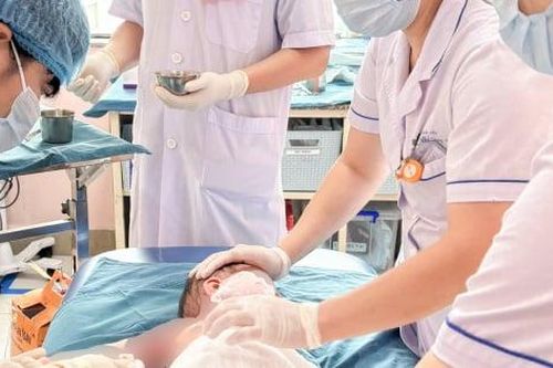 3 cháu bé bị bỏng nặng khi ăn lẩu: Phòng tránh nguy cơ và sơ cứu khi bị bỏng như thế nào?