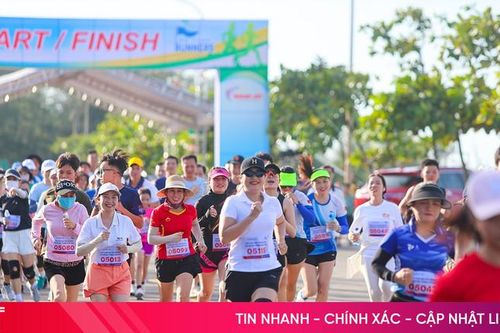 300 vận động viên tranh tài giải chạy bộ 'Về với núi thiêng Nam Giới