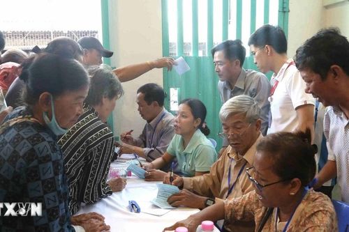 Chăm sóc sức khỏe cộng đồng cho người dân sở tại và bà con gốc Việt ở Campuchia
