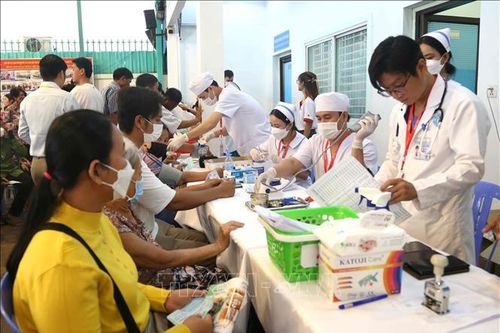 Doanh nghiệp Việt Nam tại Campuchia chung tay chăm sóc sức khỏe cộng đồng