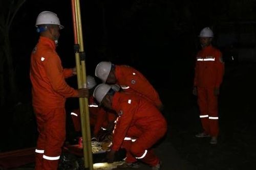 Một ngày theo chân thợ truyền tải, vận hành trên tuyến Tây Bắc