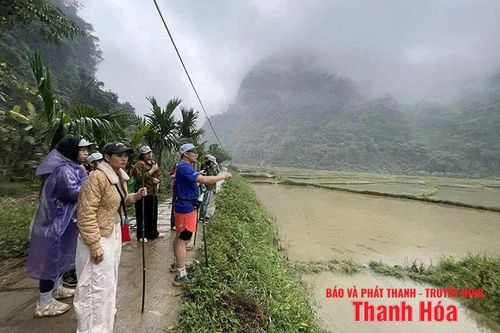 Giới trẻ đón mùa hè sôi động qua những chuyến du lịch