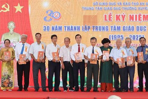 Trung tâm Giáo dục thường xuyên An Giang kỷ niệm 30 năm thành lập