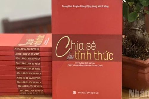 Ra mắt cuốn sách 'Chia sẻ và thức tỉnh'- Hành trình truyền thông nhân văn kết nối cộng đồng bằng nghệ thuật thị giác