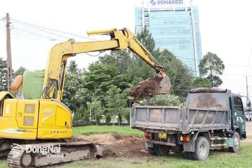 Tháo dỡ hàng rào và nâng cấp Công viên Lam Sơn để phục vụ người dân