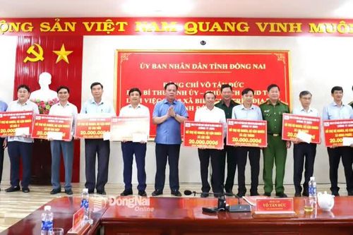 Phó Bí thư Tỉnh ủy, Chủ tịch UBND tỉnh Đồng Nai Võ Tấn Đức làm việc với 8 xã biên giới