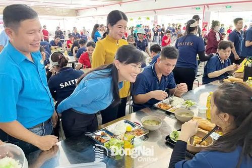 Hàng ngàn công nhân lao động tại Đồng Nai ấm lòng với Bữa cơm Công đoàn ngày cuối tuần
