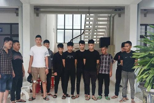 Triệu tập 14 đối tượng cầm hung khí gây náo loạn giữa đêm