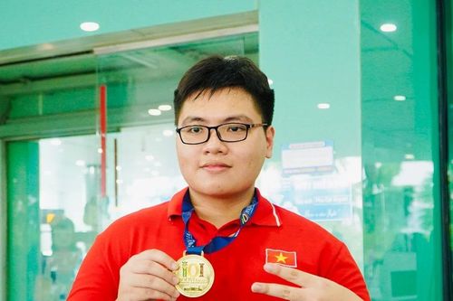 Huy chương Vàng Olympic Tin học Quốc tế Lê Kiến Thành được cấp học bổng toàn phần trị giá gần 300 triệu đồng