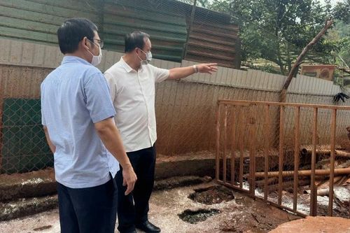 Phó Chủ tịch UBND tỉnh Gia Lai Dương Mah Tiệp kiểm tra tình hình dịch bệnh động vật tại xã Ia Nan