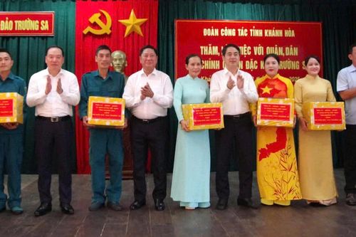 Lãnh đạo tỉnh Khánh Hòa thăm và làm việc với UBND đặc khu Trường Sa