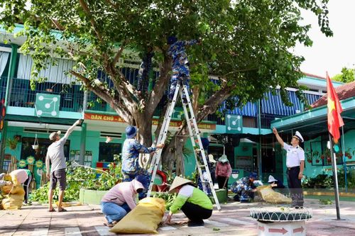 Lữ đoàn 101 hỗ trợ Trường Mầm non Hướng Dương chuẩn bị cho năm học mới