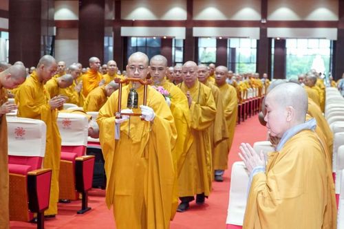 Hòa thượng Thích Lệ Trang và các đoàn (1, 2, 3) đại diện GHPGVN TP.HCM thăm Tăng Ni các trường hạ tập trung