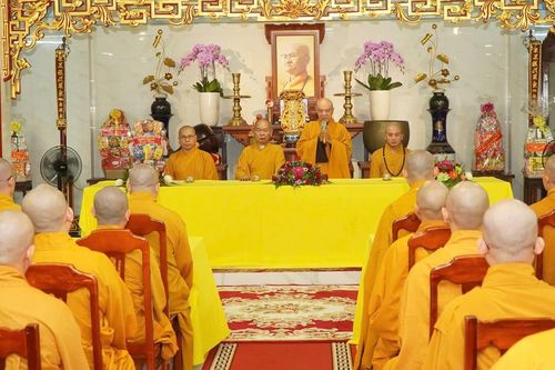 Các đoàn 4, 5, 6 và 7 đại diện Ban Thường trực Ban Trị sự GHPGVN TP.HCM thăm, cúng dường trường hạ tập trung