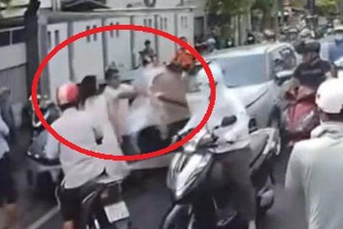 TP.HCM: Xác minh nhóm người dừng 2 ô tô đánh nhau giữa đường