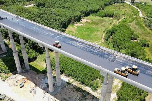 Gấp rút trên dự án cao tốc Vũng Áng - Bùng trước ngày thông tuyến