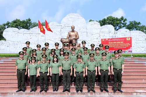 Cụm thi đua số 8 báo công dâng Bác