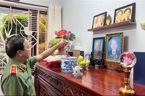 Thứ trưởng Đặng Hồng Đức thăm hỏi, tri ân gia đình các đồng chí cố lãnh đạo