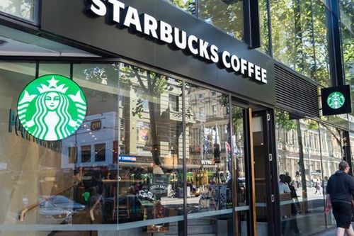 Chiến lược 'may đo' của Starbucks: Vì sao có nơi siết chặt, nơi lại nới lỏng chính sách với khách hàng?