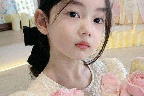 Mẹ định đặt tên cho con là Nguyễn Thù Hận, nhân viên tư pháp sửa thành tên cực hay, đứa trẻ giờ rất thành đạt