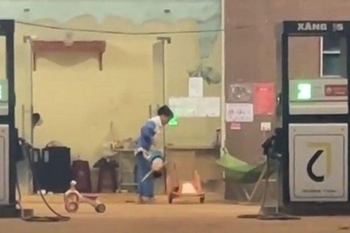 Vụ bé trai 16 tháng tuổi bị bác dâu ném xuống nền bê tông: Nguyên nhân sâu xa và hành động bất ngờ của người mẹ