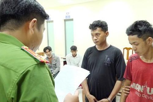 Trộm đồ nhậu bị đuổi đánh, nhóm đối tượng về mang hung khí đến trả thù