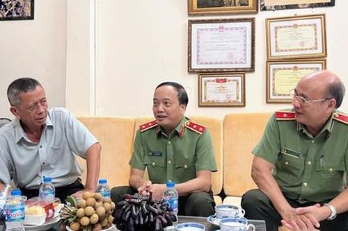 Thứ trưởng Đặng Hồng Đức tri ân, thăm hỏi gia đình các đồng chí cố lãnh đạo Ban An ninh Trung ương Cục miền Nam