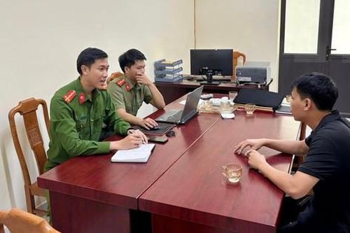 Đăng tin sai sự thật về giải quyết thủ tục hành chính, 2 thanh niên bị triệu tập