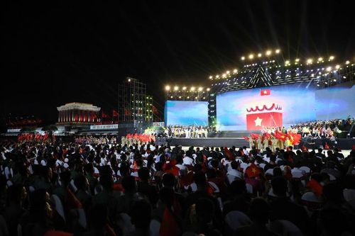 Xúc động chương trình cầu truyền hình chính luận nghệ thuật 'Dưới cờ vinh quang'