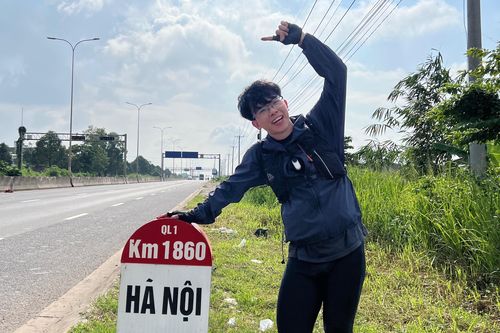 Đạp xe 1.700 km từ TP.HCM ra Hà Nội xem diễu binh 2/9