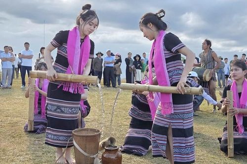 Văn hóa, ẩm thực đồng bào Hrê 'níu chân' du khách
