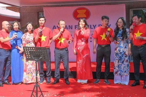 Ngày Gia đình ASEAN 2025 giữa lòng châu Âu